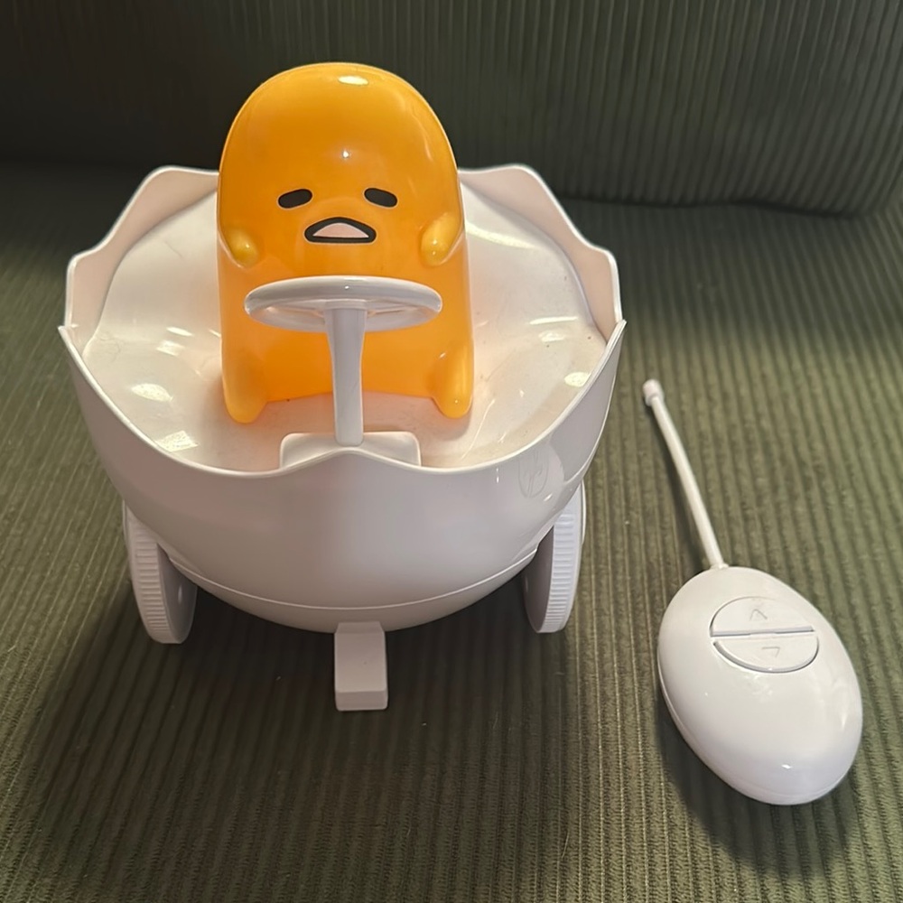 Sanrio Orange and White Gudetama Vehicle Toy